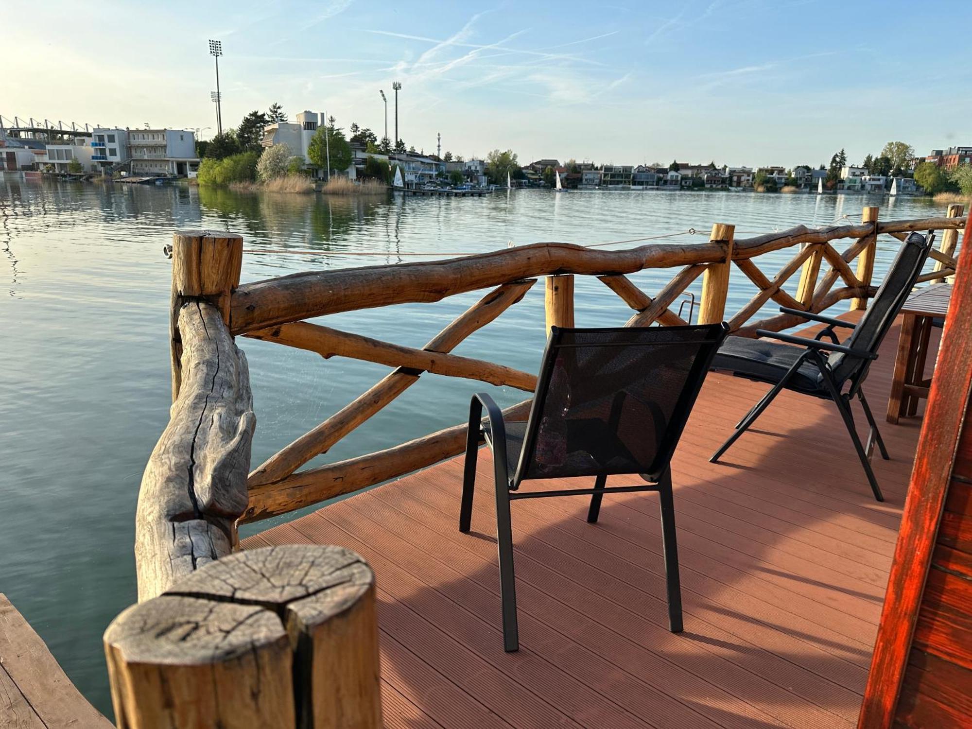 Tahiti Sunshine - Chatka Na Vode Senec Extérieur photo